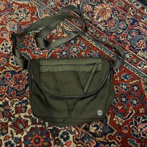 🚨 LULU CLEANOUT! Festival bag! 🚨